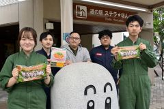 コラボコロッケをＰＲする（写真左から）花田さん、福原さん、松本さん、鈴木さん、水野さん