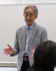 授業を行う講師の工藤さん