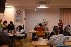 学習療法を実演する利用者