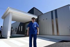 クリニックを開業する久滝院長