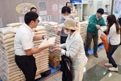 十勝でも備蓄米販売開始　フクハラいっきゅう店に４５０人が列、「徹夜組」も