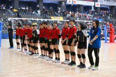 ２回戦の札幌山の手に０―２で敗れたがベスト１６に入り、晴れやかな表情を見せる帯三条の選手たち（金野和彦撮影）