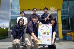 ２１日に開催する「山忠祭」をＰＲする実行委のメンバーら（前列中央が長澤実行委員長、後列右は宮原副実行委員長）