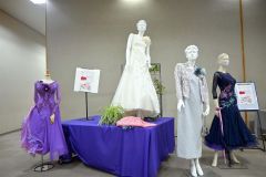 洋裁２年の成果を展示　アトリエＫＡＺＵ生徒の作品展　１５日までとかちプラザで 3