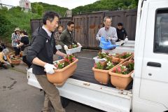 同商工会の役員や青年部、女性部など約30人が参加した
