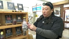 道の駅ステラ☆ほんべつで本別産の豆に触れる秋山さん（（Ｃ）ＮＨＫ）