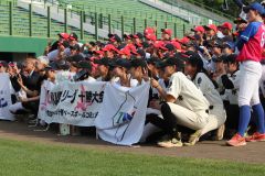 十勝大会を終え集合写真を撮る選手ら（小池真二郎さん提供）