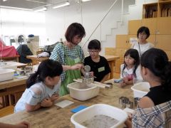 手作りカードでお父さんに感謝伝える　幕別町百年記念ホールで父の日の生涯学習講座