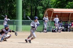 【決勝・六花亭マルセイズ―ＳＨＩＫＡＯＩ　ＧＴ】六花亭マルセイズは３回１死満塁で、毛利洸斗が右前へ２点適時打を放ち、８―０とリードを広げる