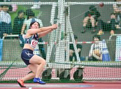 【女子ハンマー投げ決勝】１回目の試技で４６メートル５７を投げ優勝した青木菜桜（幕別清陵）