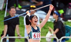【女子やり投げ決勝】投てき前に気合を入れる植松葉那（幕別清陵）