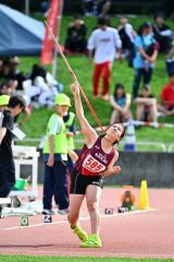 【女子やり投げ決勝】１年生ながら４１メートル０７を投げ優勝した上田志保（帯三条）