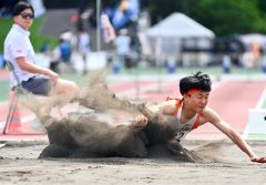 【男子走幅跳び決勝】７メートル１１を跳び５位に入賞した高倉駿希（白樺学園）