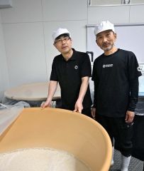 それぞれの思いを語る（左から）若山氏と安藤氏