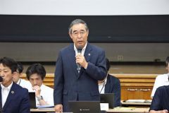 あいさつする竹中町長