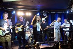 ライブに向け、リハーサルを行うバサラのメンバー（１８日、ｓｔｕｄｉｏＲＥＳＴ）