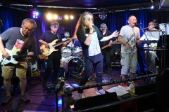 ２１日のワンマンライブに向け、リハーサルを行うバサラのメンバー（１８日、ｓｔｕｄｉｏＲＥＳＴ）
