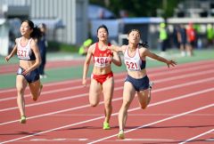 【女子１００メートル決勝】圧倒的な走りで全道３連覇を決めた山崎心愛（旭川志峯―音更共栄中出）