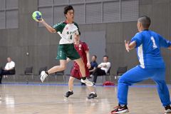【男子１回戦・帯柏葉―函工】キーパーの動きを見ながらシュートを放つ南出英尭（３年）