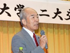 講演する川合会長