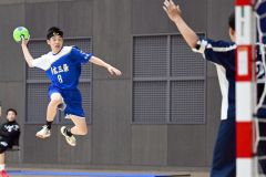 【男子準々決勝・帯三条―函大有斗】後半終了直前、帯三条の井澤泉里（２年）がシュートを決めて３１―２９の２点差とリードを広げる