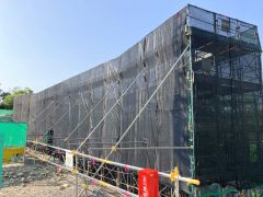 宮坂建設工業が熱中症対策として活用する遮光ネットや赤外線カメラ（宮坂建設工業提供）