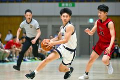 男子決勝リーグ・白樺学園―旭川志峯（金野和彦撮影）