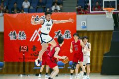 男子決勝リーグ・白樺学園―旭川志峯（金野和彦撮影）