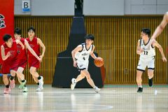 男子決勝リーグ・白樺学園―旭川志峯（金野和彦撮影）