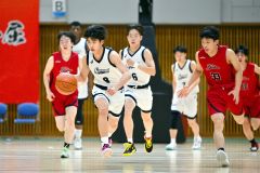 男子決勝リーグ・白樺学園―旭川志峯（金野和彦撮影）