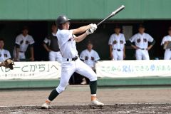 【Ｃブロック１回戦・帯緑陽―足寄】帯緑陽は３回先頭の中捨一朗が右越え三塁打を放ち先制の足がかりとする