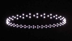 ドローン１００機が夜空を彩るドローンショー