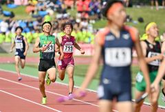 【男子１６００メートルリレー決勝】インターハイ出場を懸け競り合う帯三条の４走澤山礼慈（左から３人目）