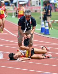 【男子５０００メートル競歩決勝】ゴール後に倒れ込む大野楓護（白樺学園）
