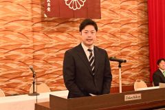 あいさつする中川支部長