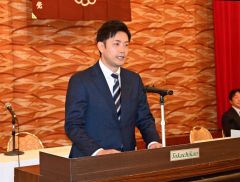 あいさつする中川支部長