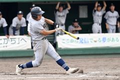 【Ａブロック準決勝―帯柏葉―帯工】帯工は７回２死一、二塁で澤邉稜弥主将が左前適時打を放ち６―２とする