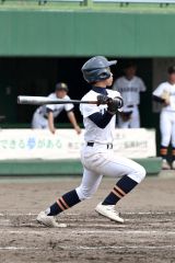 【Ｂブロック準決勝・帯南商―芽室】帯南商は８回１死満塁で梶山大次郎が左前適時打を放ち追加点を奪う