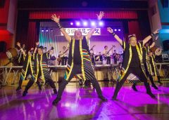 合同演奏を披露し、来場者を楽しませた演者ら