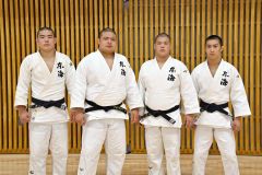男子団体戦で準優勝だった東海大札幌の西山道場出身選手。左から淺川琥月、吉野隼人、佐藤幻乃助、山田心