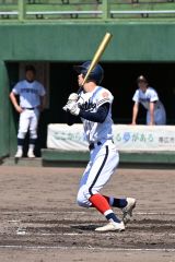 【Ｃブロック準決勝・帯大谷―音更】帯大谷は２回２死三塁、野尻剣心が右中間に２点本塁打を放つ