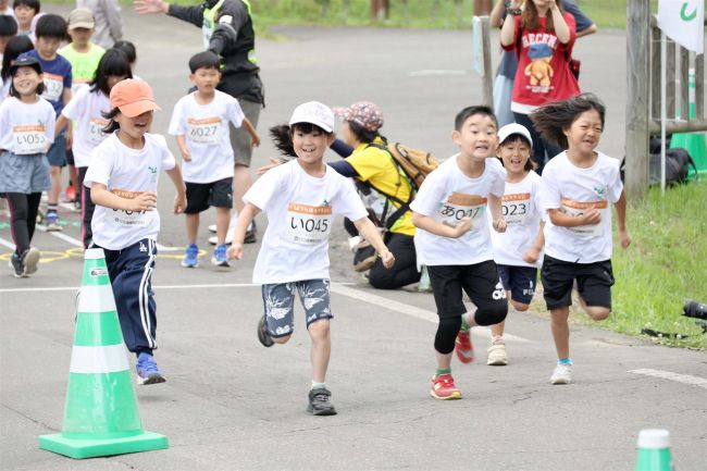初夏に833人が快走 うらほろマラソン~写真特集