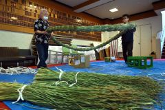 帯廣神社で茅の輪作り　大祓式で輪くぐり 8