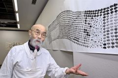 作品について語る月下さん（金野和彦撮影）