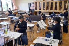 「音出し」に集中しながら練習する部員ら