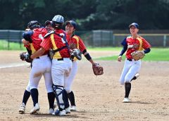 【決勝・グラティアスウイッシュ―ＪＢＣ札幌】初優勝を決め喜びに湧くグラティアスウイッシュの選手たち