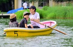 緑ケ丘公園のボート再開　水辺に笑顔 6