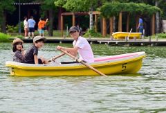 緑ケ丘公園のボート再開　水辺に笑顔 7
