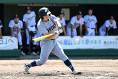 【Ａブロック代表決定戦・白樺学園―帯工】帯工は１回１死一、二塁で澤邉稜弥主将が右前安打で満塁にする