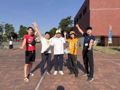 鈴木さん（中央）とＪＩＣＡグローカルプログラム実習生